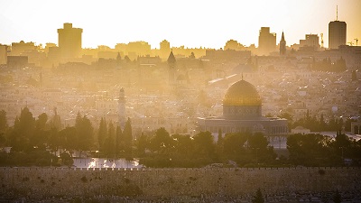 Motljusbild �ver Tempelberge och gamla stan i Jerusalem, fr�n Olivberget.
